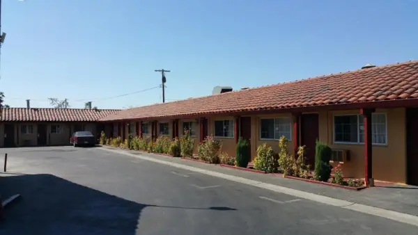 Slumber Motel 9