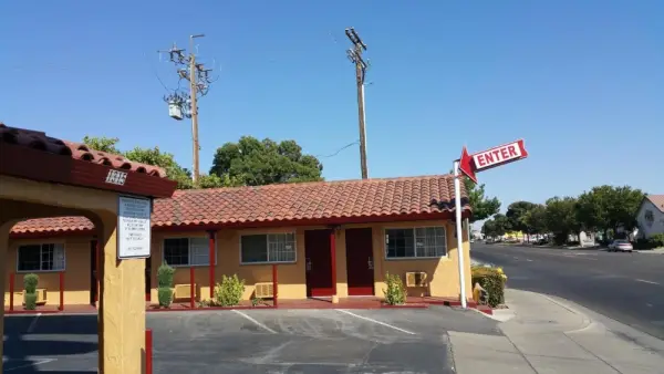 Slumber Motel 7
